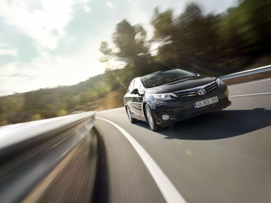  Toyota Avensis Sedan 2011 года  (фото 22 из 34)